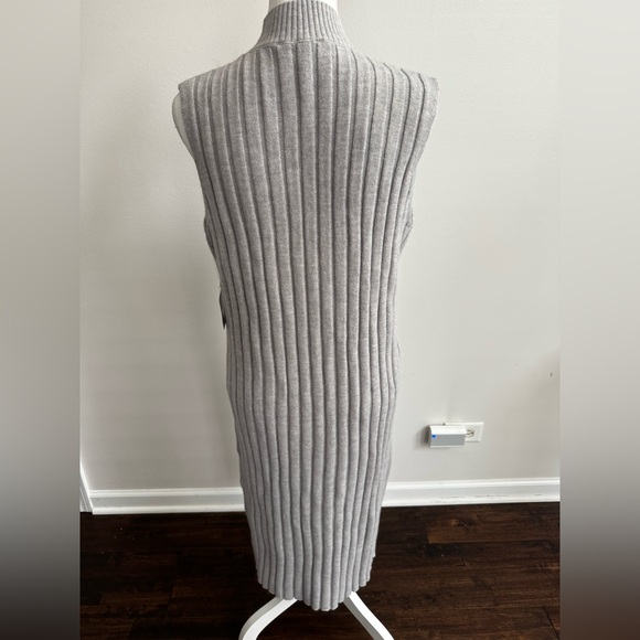 Ophelia Roe Sleeveless Gray Ribbed Midi Dress - Picture 2 of 6